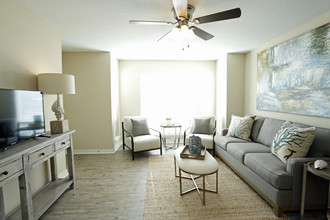 Sugarloaf Luxury Apartments in Destin, FL - Foto de edificio - Interior Photo