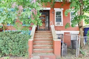 330 Halladay St in Jersey City, NJ - Building Photo
