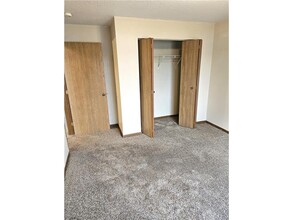 2205 Cecilee St in Worthington, MN - Building Photo - Building Photo