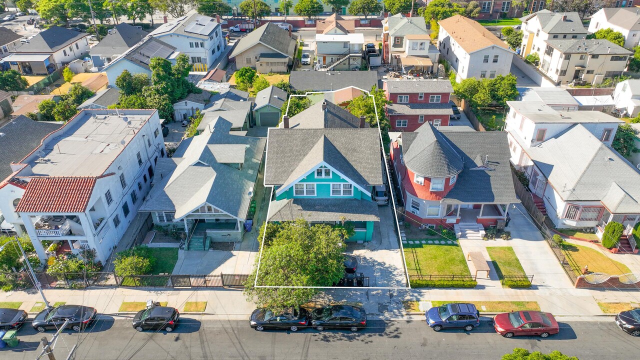 1455 W 28th St in Los Angeles, CA - Building Photo