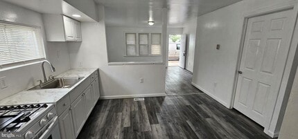 109-11 N Burlington St in Gloucester City, NJ - Building Photo - Building Photo