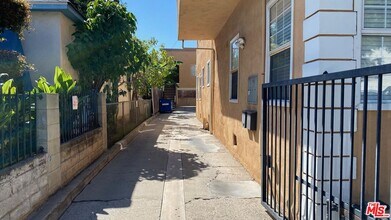 1037 3/4-1034 Irolo St in Los Angeles, CA - Building Photo - Building Photo