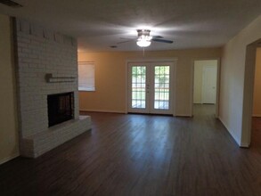 103 Brigadoon Ln in Friendswood, TX - Building Photo - Building Photo