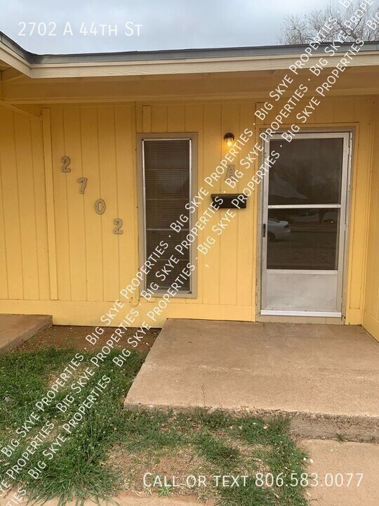 2702 44th St in Lubbock, TX - Foto de edificio