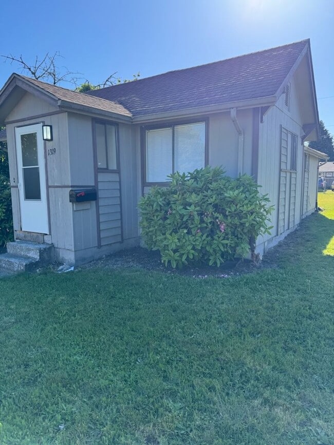 1319 Oxford Ave in Centralia, WA - Building Photo - Building Photo