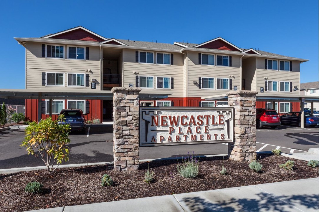 Newcastle Place Apartments in Salem, OR - Building Photo