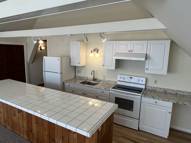 32 Western Ave, Unit 3 in Bath, ME - Foto de edificio - Building Photo