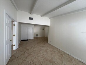104 53rd St NW in Bradenton, FL - Foto de edificio - Building Photo