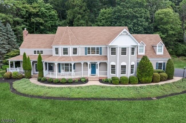 21 Country Pl in Lebanon, NJ - Building Photo - Building Photo