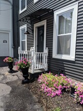 8 Pleasant St, Unit #3 in Goffstown, NH - Building Photo - Building Photo