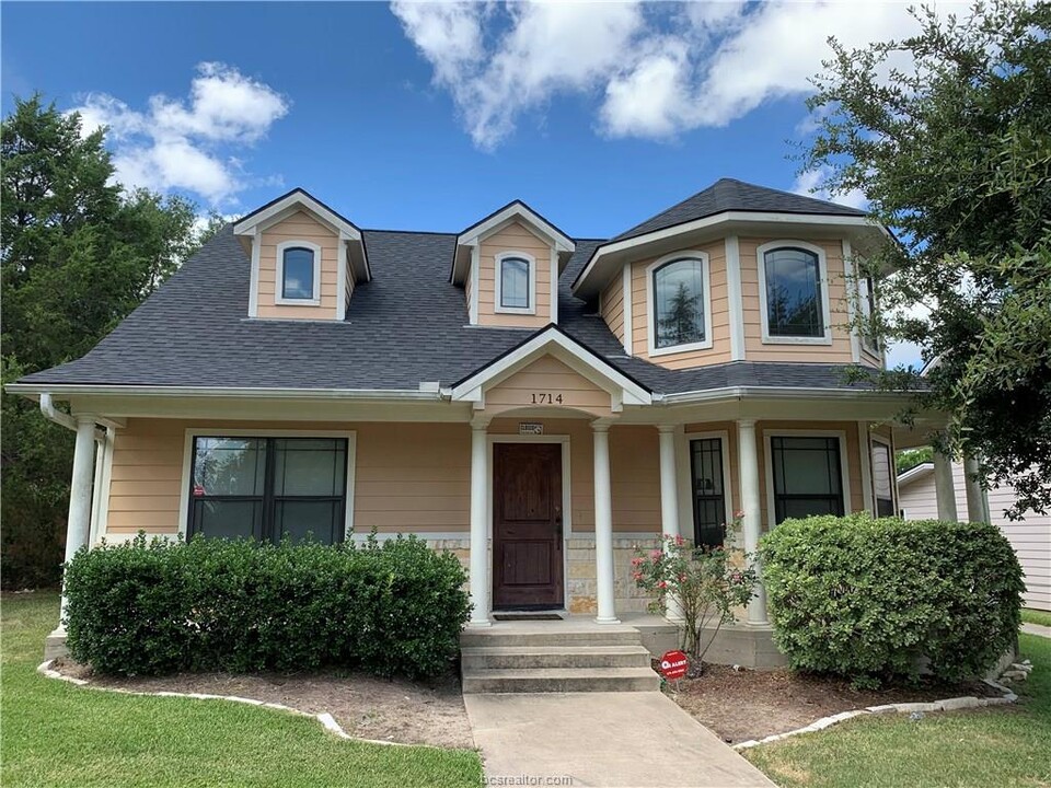 1714 Boardwalk Ct in College Station, TX - Foto de edificio