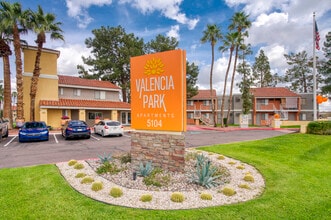 Valencia Park in Phoenix, AZ - Foto de edificio - Building Photo
