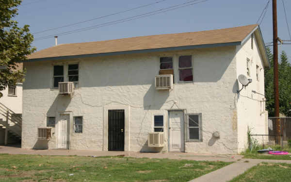 1932-1940 John St in Selma, CA - Building Photo