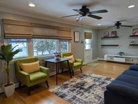 89 Hedgerow Dr in Morrisville, PA - Building Photo