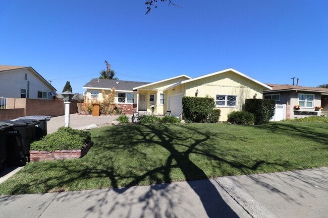 1315 E Barkley Ave in Orange, CA - Building Photo - Building Photo