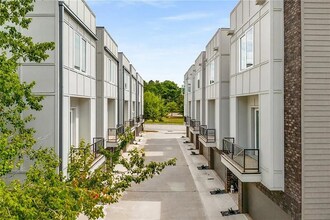 241 Maynard Ter SE, Unit 16 in Atlanta, GA - Building Photo - Building Photo