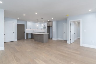 421-425 Market St in Brighton, MA - Building Photo - Interior Photo