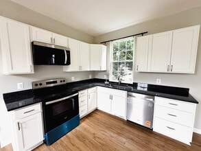 811 Edmondson Ave in Catonsville, MD - Foto de edificio - Building Photo