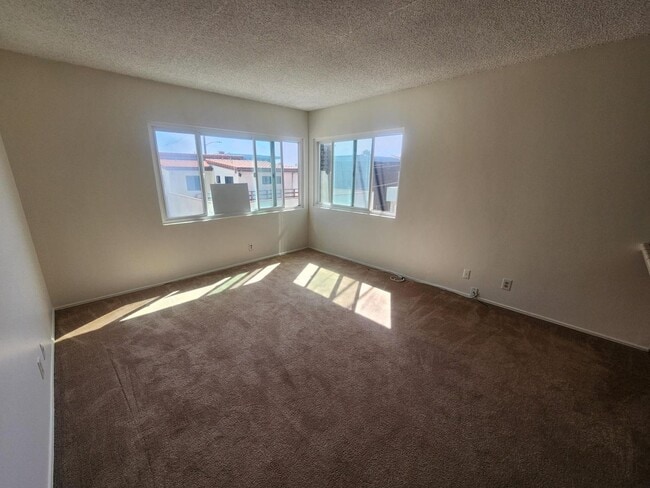 117-119 Moonstone St in Manhattan Beach, CA - Building Photo - Building Photo