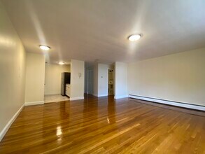 216 Kent St, Unit 23 in Brookline, MA - Foto de edificio - Building Photo