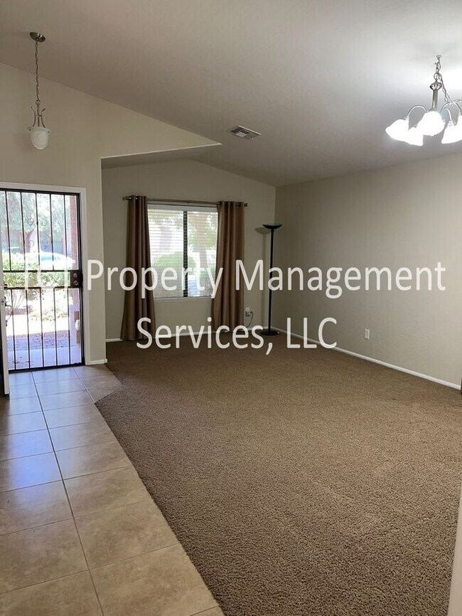 1319 E Jardin Dr in Casa Grande, AZ - Building Photo - Building Photo