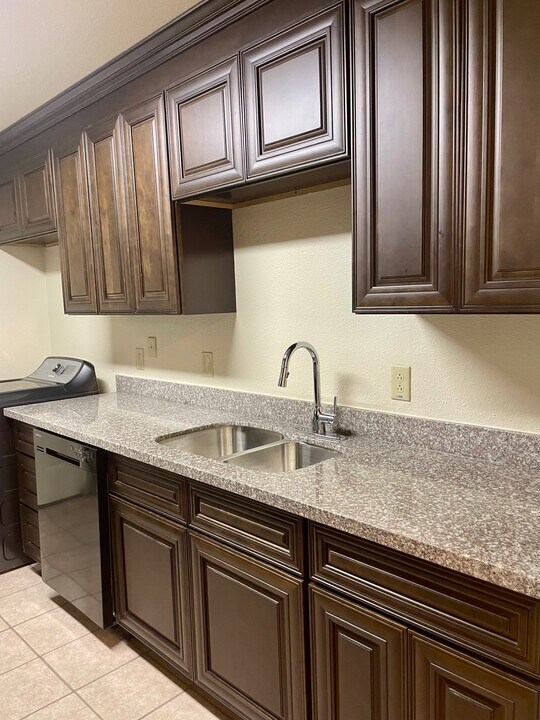 5458 Folsom Dr, Unit #6 in Beaumont, TX - Building Photo