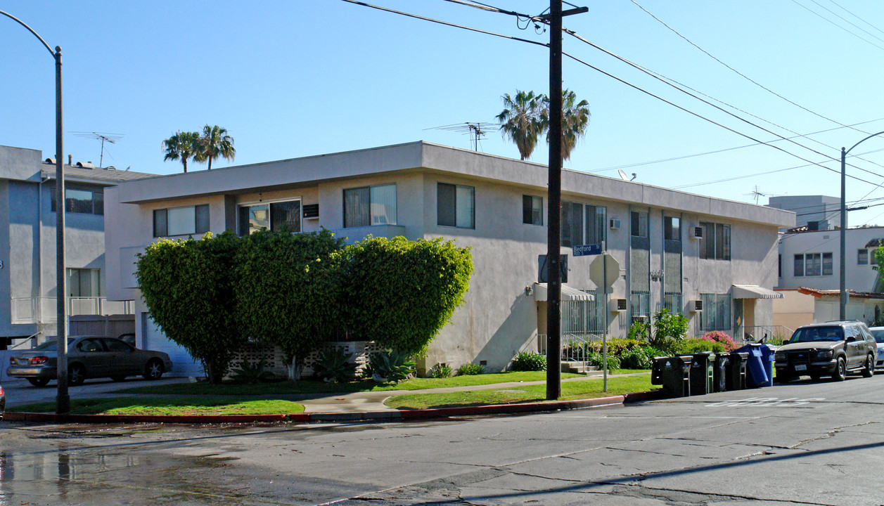 8643 Chalmers Dr in Los Angeles, CA - Building Photo