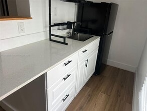 453 NW 25th Ct in Miami, FL - Building Photo - Building Photo
