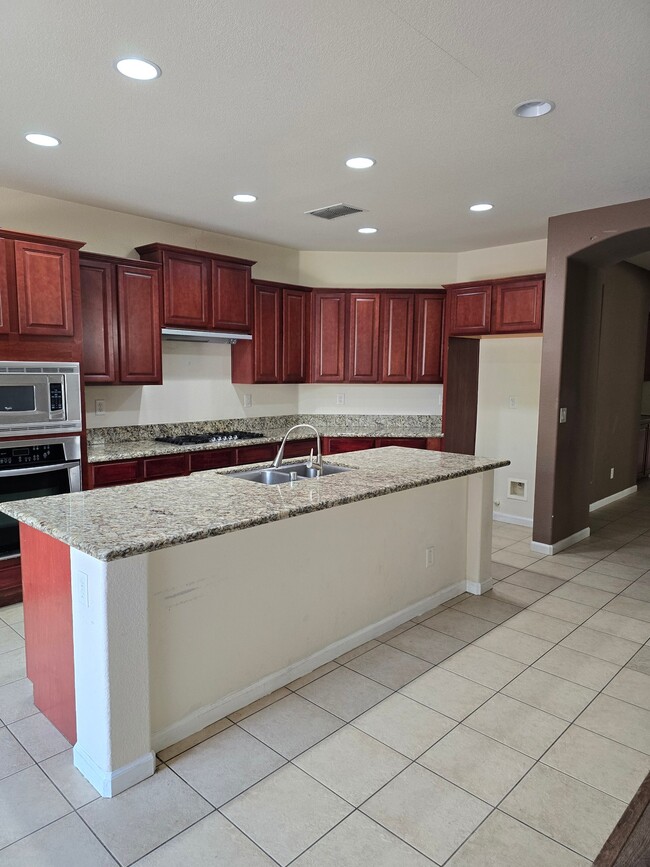 424 Leighton Ct in Roseville, CA - Building Photo - Building Photo