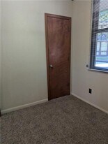 7 S University Ave in Fayetteville, AR - Building Photo