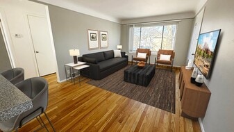Metropolitan 13 Flats in Royal Oak, MI - Building Photo