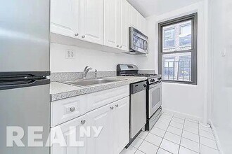 124 E 24th St in New York, NY - Building Photo - Building Photo
