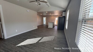 306 E 77th St in Lubbock, TX - Foto de edificio - Building Photo