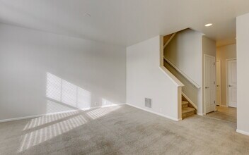Comfortable 3-Bedroom Townhome in Cross Cr in Fountain, CO - Building Photo - Building Photo
