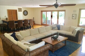 69 Accabonac Rd in East Hampton, NY - Building Photo - Building Photo