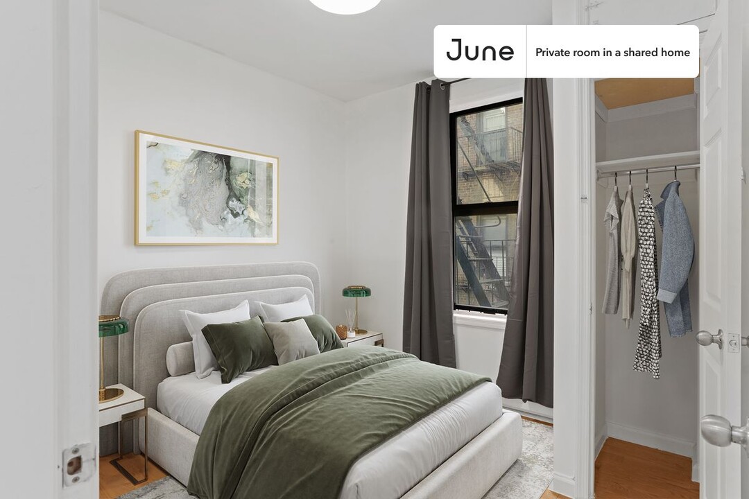 Private bedroom in 3 bed/1 bath Home in New York, NY - Building Photo
