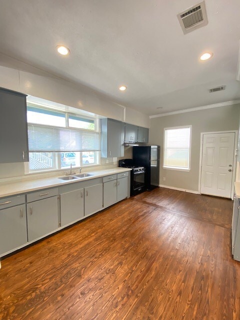 property at 4727 Walker St