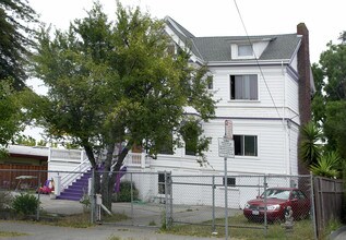 2383 E 27th St in Oakland, CA - Building Photo - Building Photo
