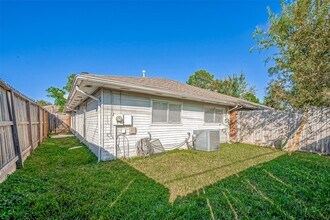 5105 Beaver Hollow Dr in Houston, TX - Foto de edificio - Building Photo