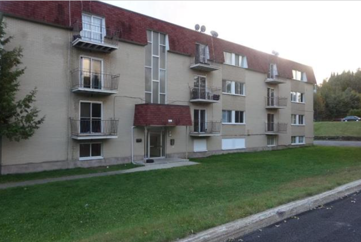 32 Dazé in Ste-Agathe-des-Monts, QC - Building Photo