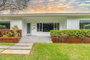 1223 NE 102nd St in Miami Shores, FL - Building Photo