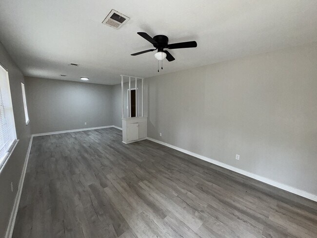 1126 Barbara Ann Dr in Jackson, MS - Building Photo - Building Photo