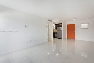 411 SW 37th Ave in Miami, FL - Building Photo