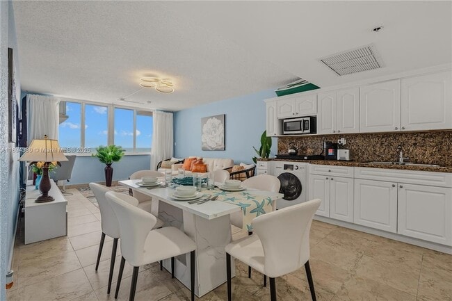 19201 Collins Ave, Unit 349 in Sunny Isles Beach, FL - Building Photo - Building Photo