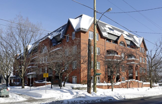 130 Queen Elizabeth Dr in Ottawa, ON - Building Photo - Building Photo