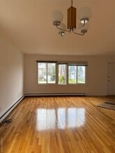16 Firwood Rd in Port Washington, NY - Building Photo - Building Photo
