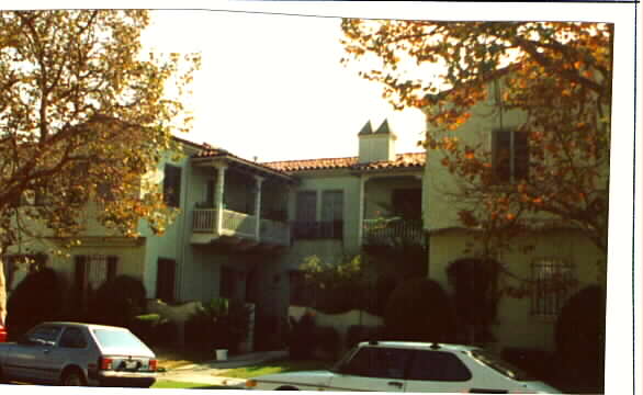 6016-6030 Whitworth Dr in Los Angeles, CA - Building Photo