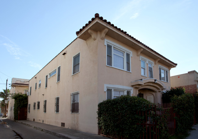 716-724 Olive Ave in Long Beach, CA - Building Photo - Building Photo