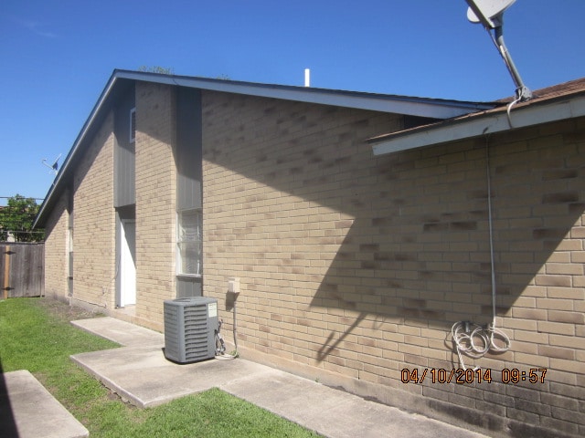 5515 Lochmoor in San Antonio, TX - Building Photo - Building Photo