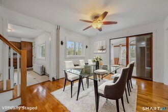 24 N Main St in East Hampton, CT - Foto de edificio - Building Photo